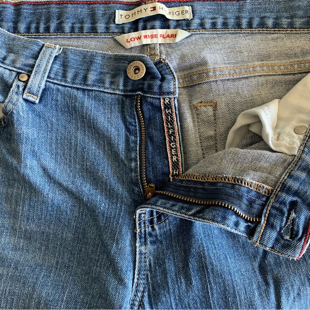 TOMMY HILFIGER Low-Rise Flared Jeans - Picture 2 of 7